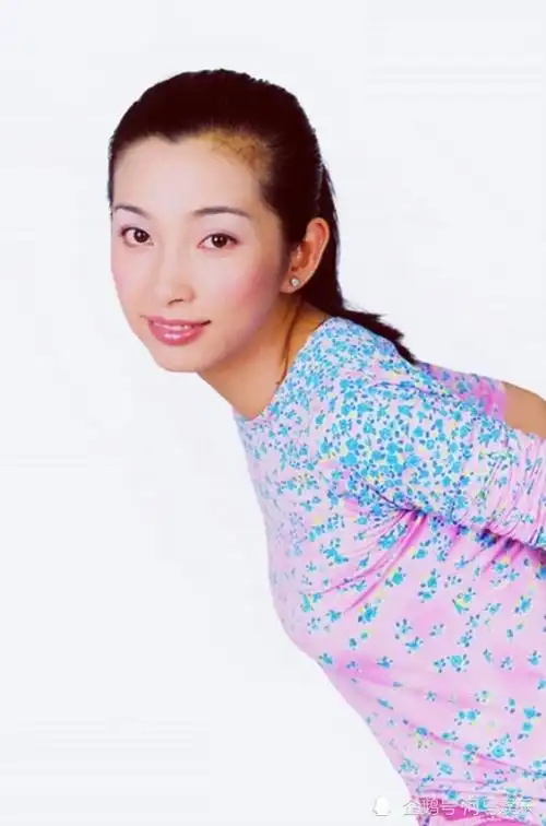 李冰冰早期出道照片五官精致身材窈窕