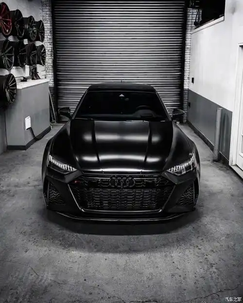 黑武士的奥迪rs7可是太他帅了
