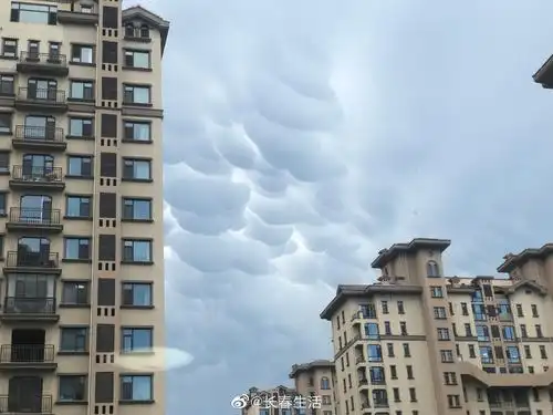 长春上空惊现罕见乳状云