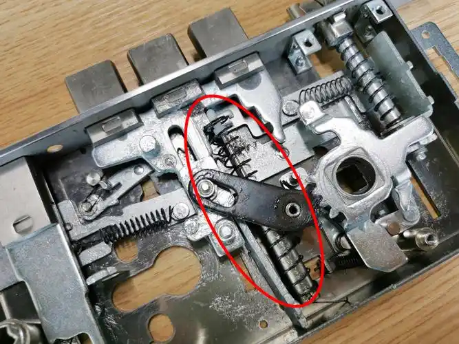 技术贴机械静音自弹锁体的原理是什么