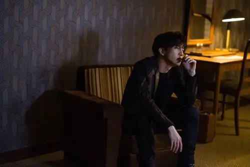 薛之谦《骆驼》mv首发 直面孤独与从众的抉择