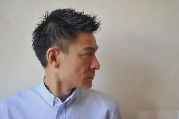 刘德华出道后所有发型盘点每一款都非常帅气网友最喜欢偏分