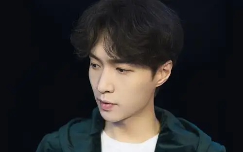 张艺兴帅气写真桌面壁纸