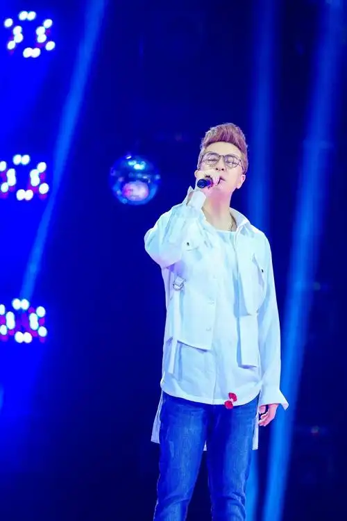 简介:于毅《跨界歌王》最新时尚造型图片,分享一组于毅图片给大家,图