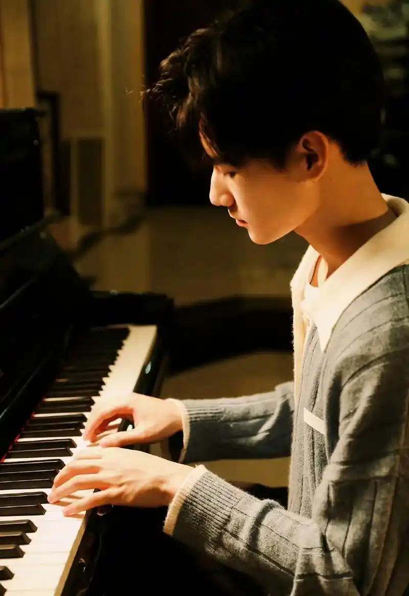 5.20   13点的14张照片#张真源 #不限 - 抖音