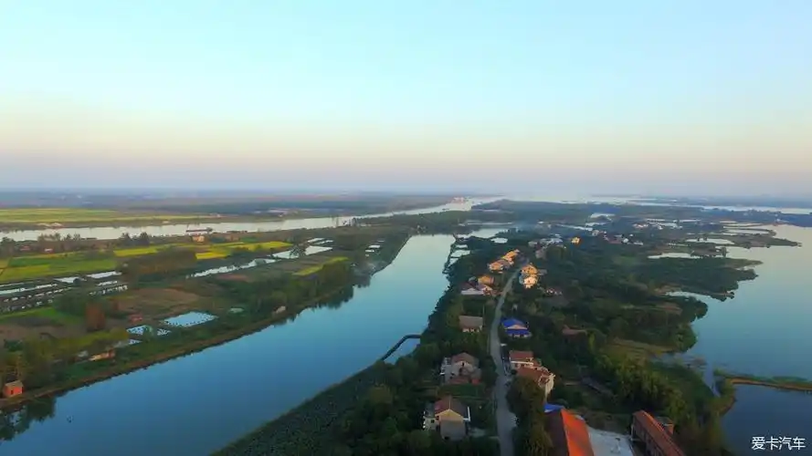 猛禽无人机航拍洞庭湖中美丽的赤山岛