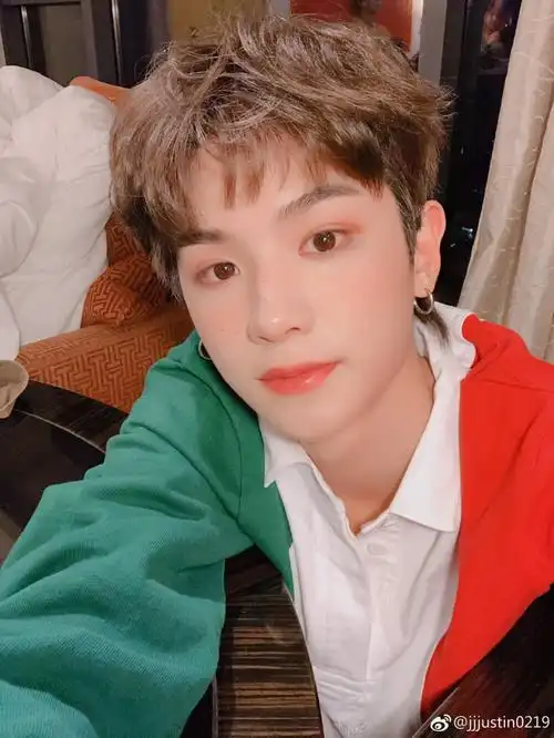 超可爱的justin黄明昊