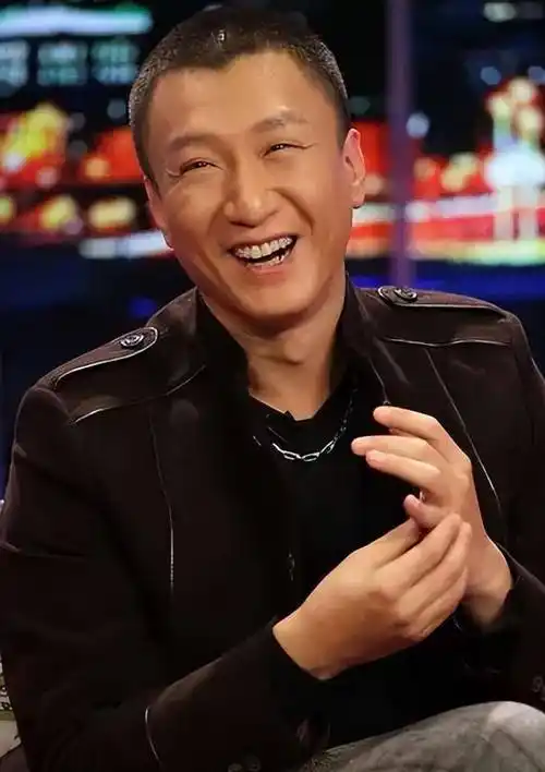 "土豪"孙红雷:18岁花四万块买大哥大,他为什么要离开哈尔滨_霹雳舞