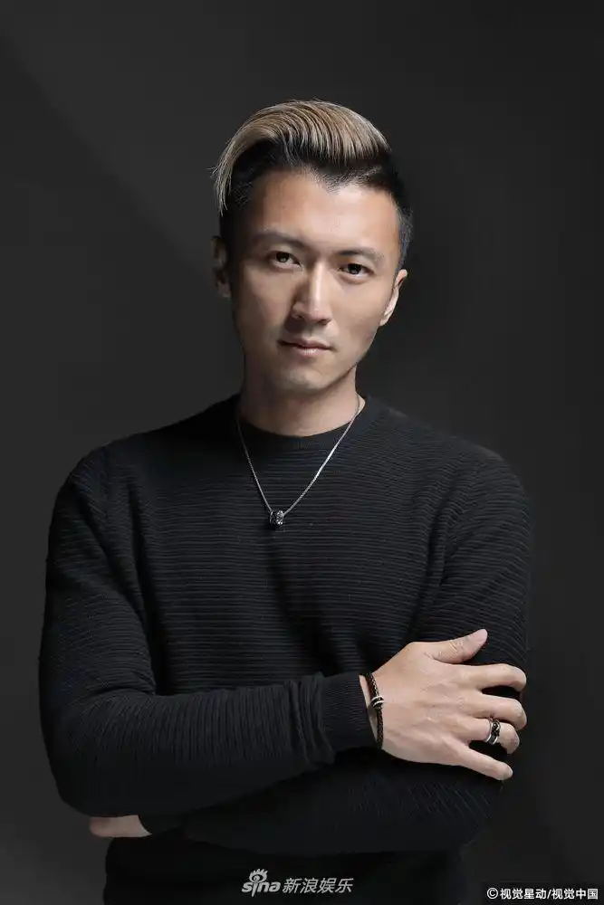 谢霆锋三七分长发发型_发型图片