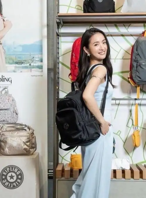 林依晨不会老的吗37岁还这么有少女感休闲穿搭照样很漂亮