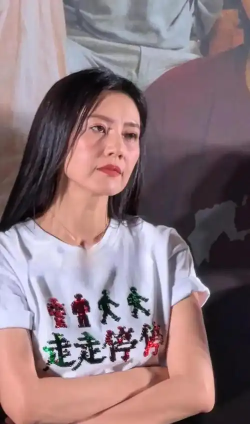 高圆圆的脸咋这样了?太一般了,脸上横肉纵生,法令纹严重!