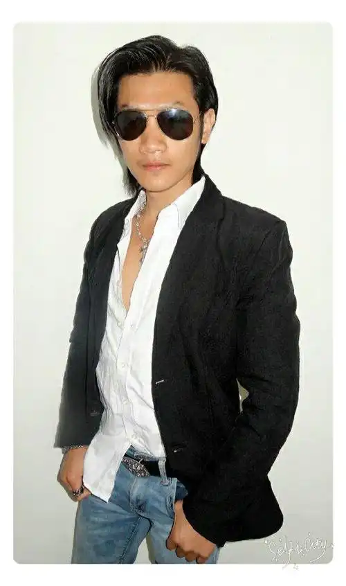 亚太地区特邀嘉宾 人气偶像谢霆锋模仿秀:贺风 .