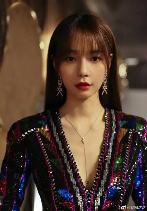 沈梦辰 复古彩色亮片裙##歌手总决赛