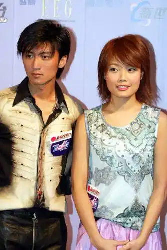 图文:谢霆锋容祖儿等昨日劲舞献唱(3)-谢霆锋容祖儿