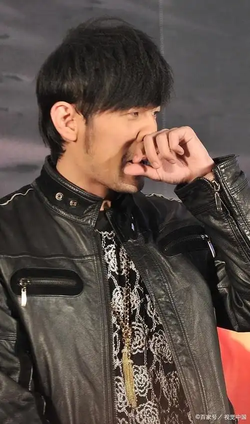 周杰伦《夜曲》的故事情节,充满了哀愁与感伤