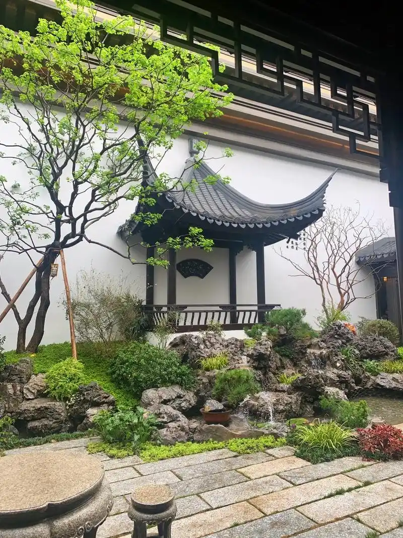 绝美古风洋房 紧邻学府#中式庭院 #住进风景里 #好房推荐  - 抖音