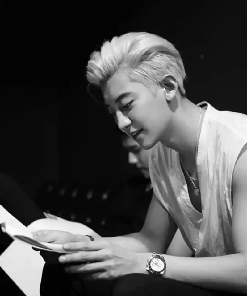 我说,应该没人不喜欢背头咧咧吧90#朴灿烈 #chanyeo - 抖音