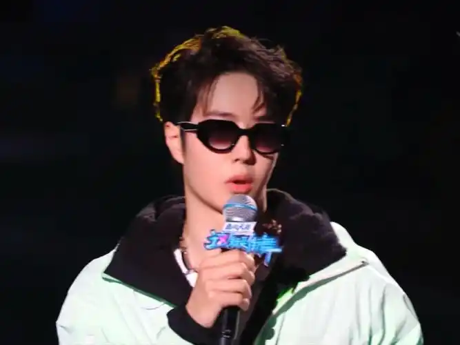 一博采访部分海王造型太帅了