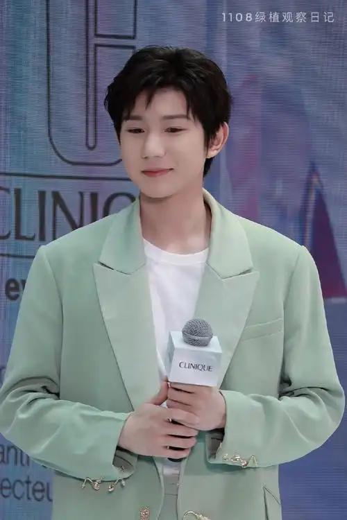 王源超话#倩碧亚太区品牌代言人王源#@tfboys-王源薄荷色小圆子一枚吖