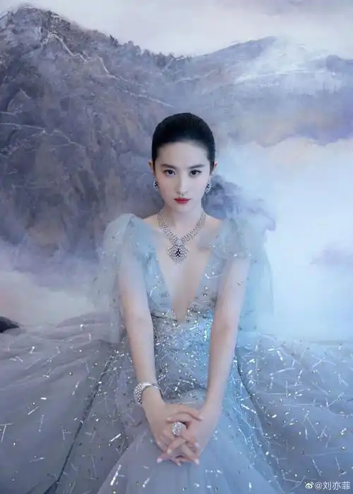 刘亦菲《玫瑰的故事》连换几十套衣服,张扬美丽!造型师揭秘穿搭秘诀