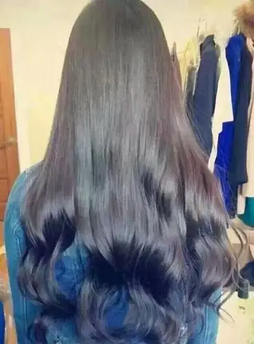 女生长发背影qq皮肤:好看漂亮长头发后背