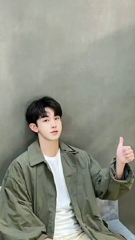 郭俊辰周末愉快三宫格