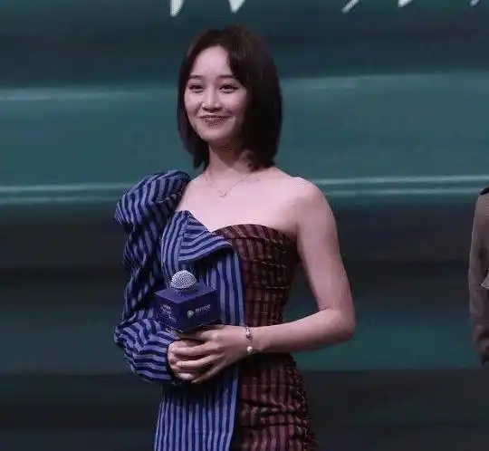 看到妈妈的颜值,粉丝:不敢相信自己的眼睛_蓝盈莹_身材_健身