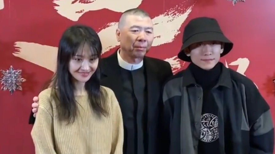 冯小刚新作得众星追捧,与郑爽张一山同框合照,这个组合有点意思