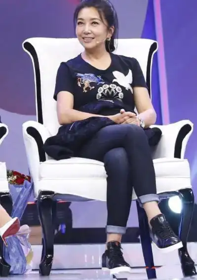 53岁江珊1个月减重16斤坦言4个字是关键