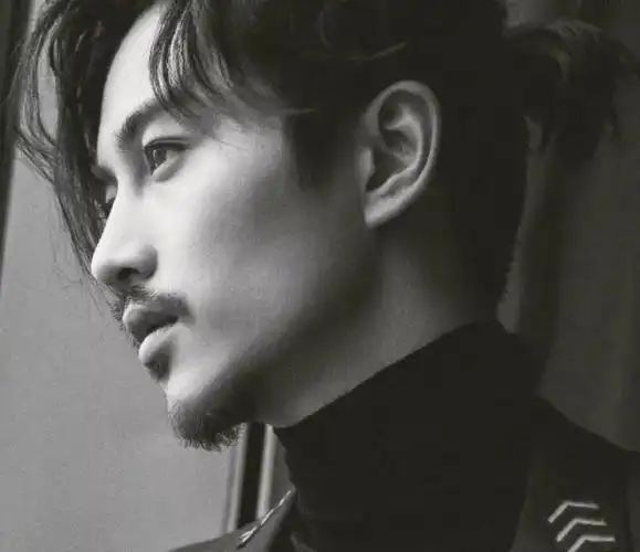 变身雅痞大叔的陈晓,比任何时候都迷人