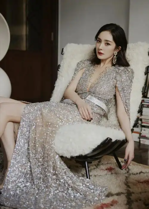 杨幂开年高定#杨幂‖活动图都是全身照 05