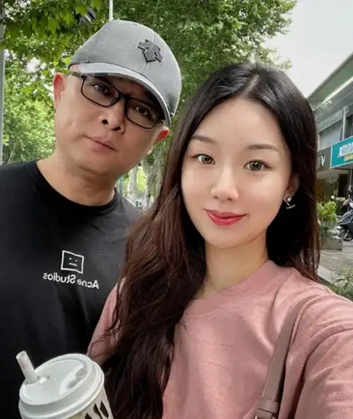 孟非个人资料:因主持《非诚勿扰》爆火,曾当过搬运工,保安,娶平凡妻子