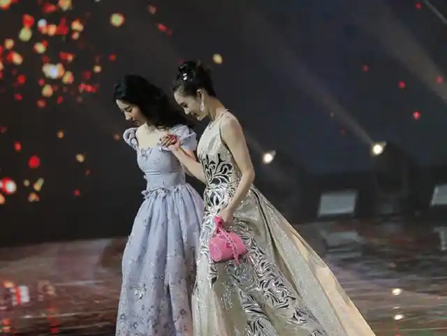 刘亦菲,angelababy同框比美?两人都是长裙华服,你更看好谁