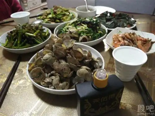 今天陪老太太在家喝酒,老太太说