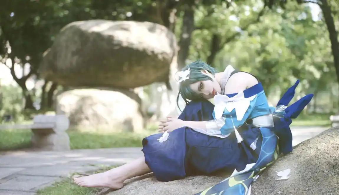 acg最靓cos第44期:庄周慵懒再现,小姐姐女扮男装宛若少年郎