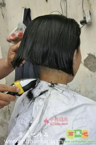 和服美女马路边剃光头剪发吧1299