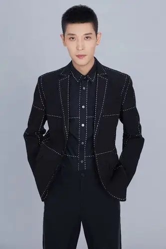 张赫宣在黑白禁区展开较量以铁汉柔情燃爆心中热血