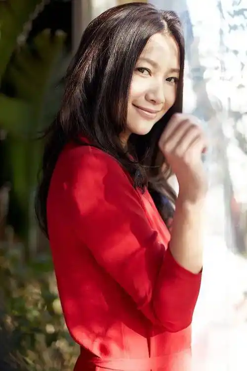 自称"朝阳一女的"——叛逆才女徐静蕾_工作_爸爸_来信