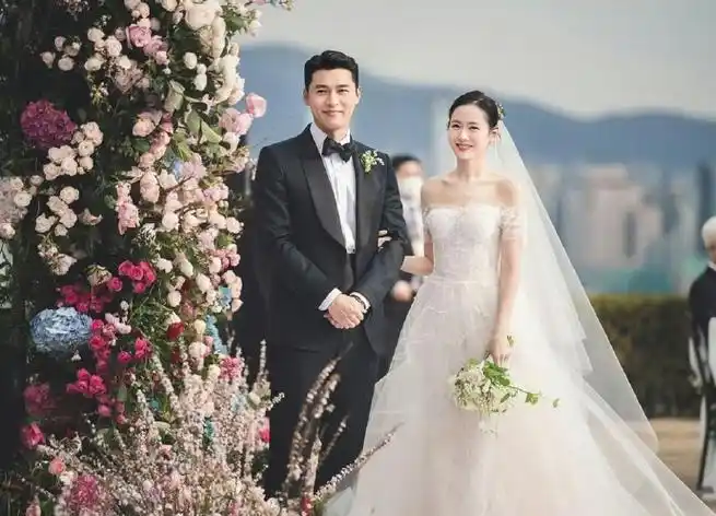 孙艺珍晒婚纱照#孙艺珍晒婚纱照,真的好甜蜜啊,两周年结婚纪念日快乐