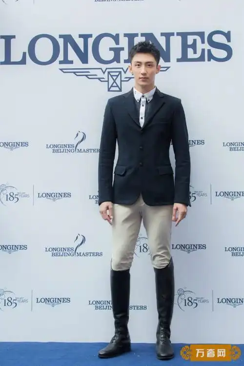 黄景瑜变身优雅骑士亮相浪琴国际马术会