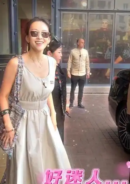 45岁章子怡现身戛纳,穿白衣秒杀森林北,网友:有种老公去了的美