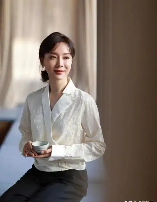 陈数,一位经历过情感波折的演员,对于导演的好意展现出了积极的态度