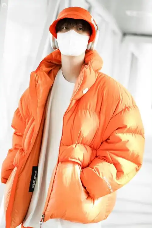 范丞丞浙江卫视出发跨年机场路透#今天是橙色的范丞丞呀期待范丞丞的