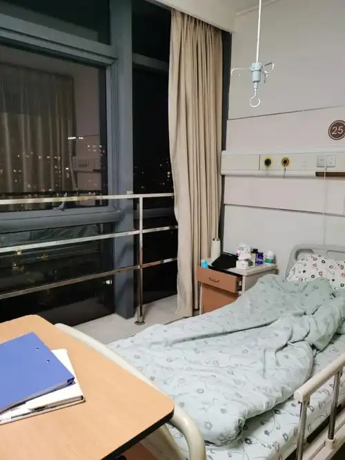 人过节我喜提住院套餐医生说明天开始治疗8:00-17:00试试灌肠,一些