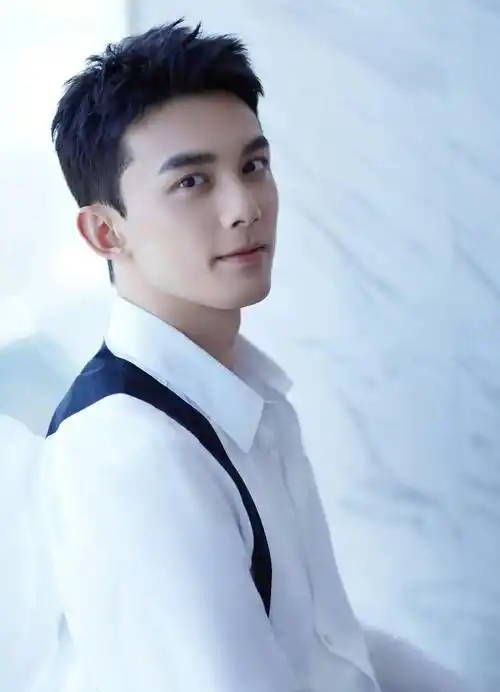 吴磊时尚写真:俊朗帅气,青春男神