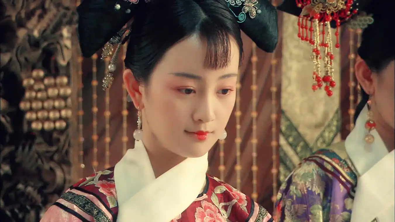 古风丽人 金井一叫堕,凄凉瑶殿旁.残枝未零落,映日有辉光.