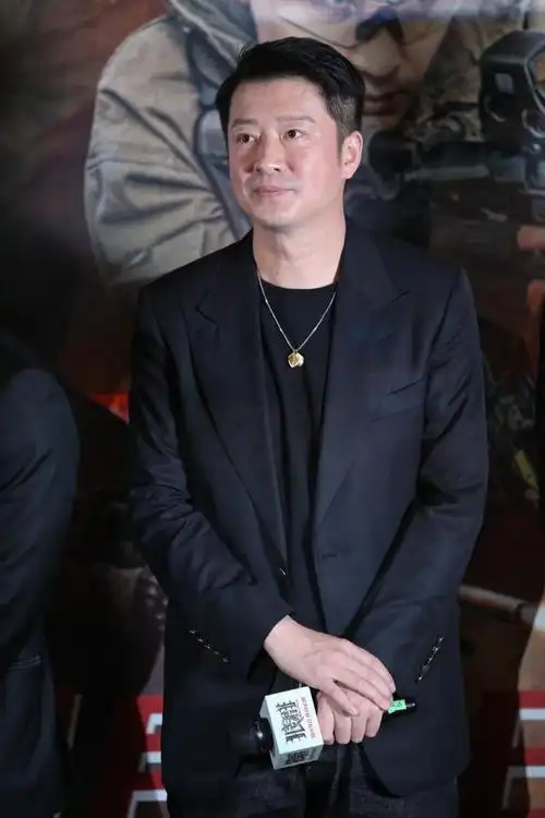 张衣:自带"轻熟男"气质,陈好的同学,演戏经商两不误