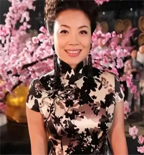 张也55岁还未婚,与吕继宏互相陪伴多年,不结婚也依旧幸福