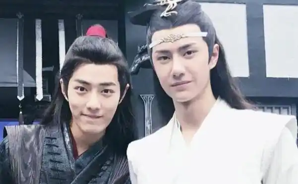 被问睡觉穿不穿睡衣,肖战和王一博异口同声,粉丝听后不淡定了!