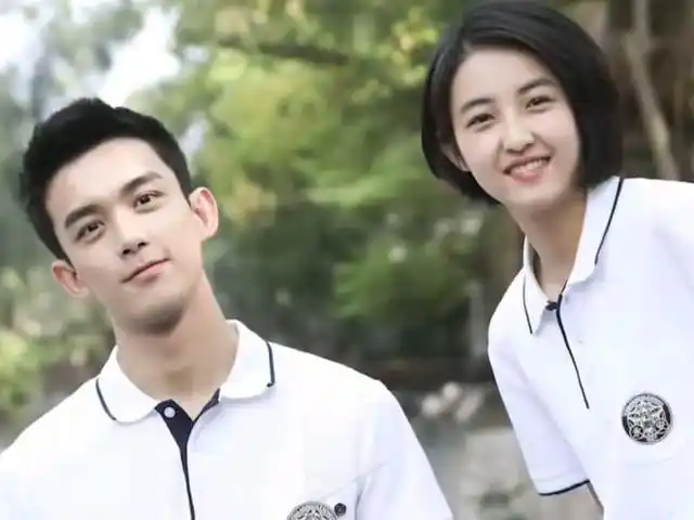 吴磊张子枫拍摄毕业照花絮流出,为新戏《盛夏未来》造势